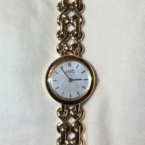 Mother of Pearl Gold tone Fancy Braclet